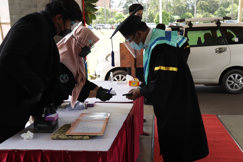Solusi Ditengah Pandemi, Institut STIAMI Gelar Wisuda Angkatan 40 Drive Thru