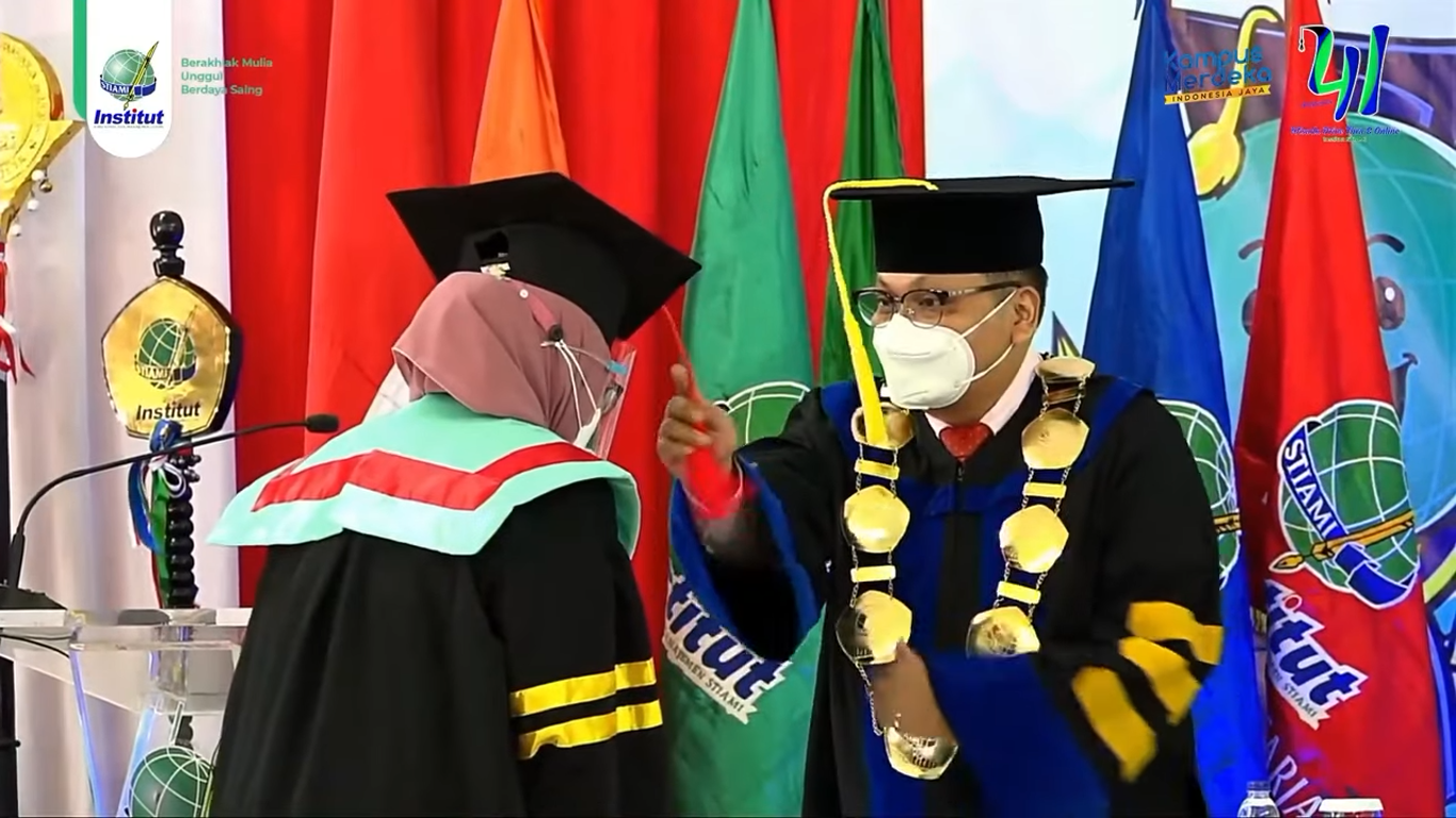Highlight Wisuda 41 Drive Thru dan Online Institut STIAMI